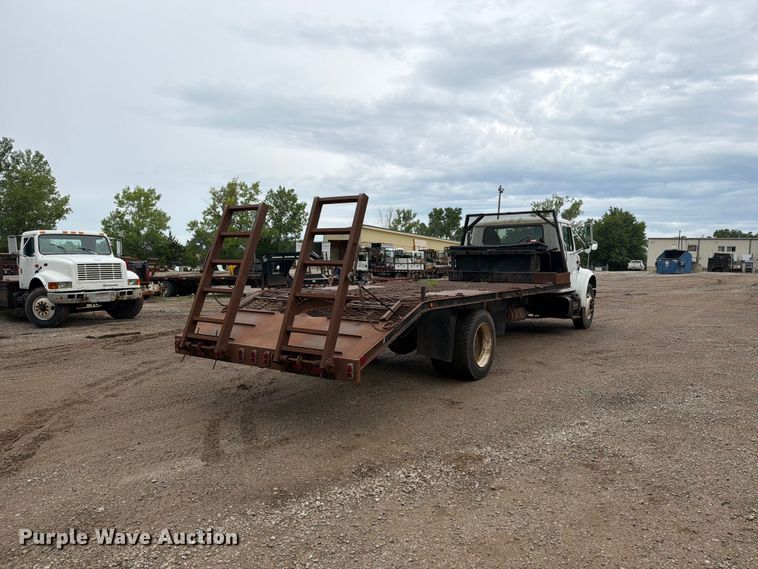 image for item EO8661 1996 International 4900 flatbed truck