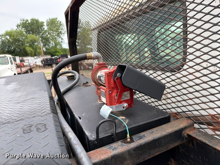 image for item EO8661 1996 International 4900 flatbed truck