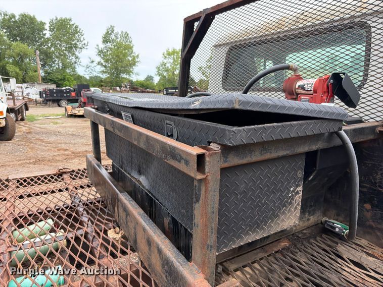image for item EO8661 1996 International 4900 flatbed truck