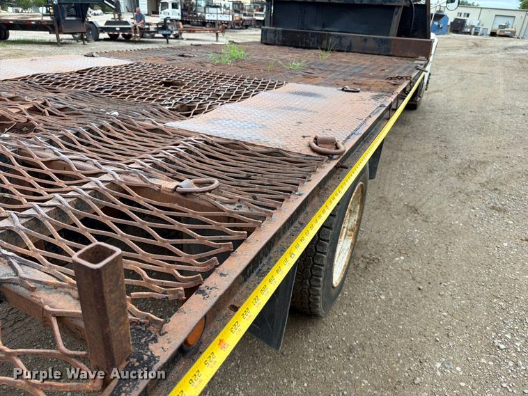 image for item EO8661 1996 International 4900 flatbed truck