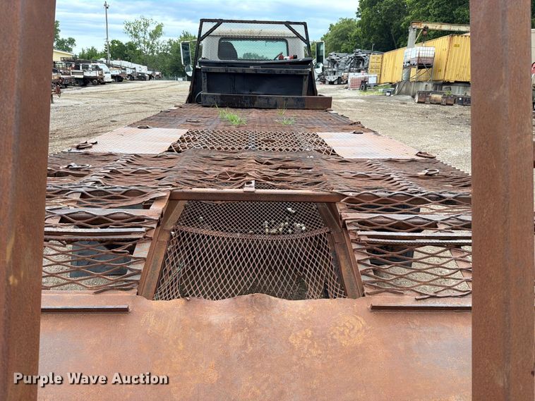 image for item EO8661 1996 International 4900 flatbed truck