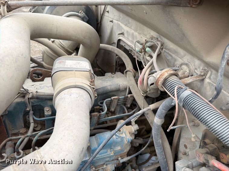 image for item EO8661 1996 International 4900 flatbed truck