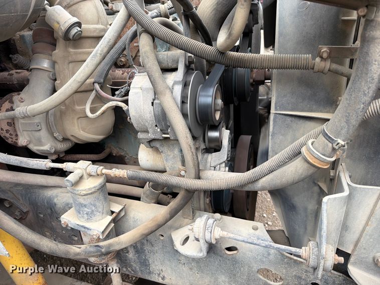 image for item EO8661 1996 International 4900 flatbed truck