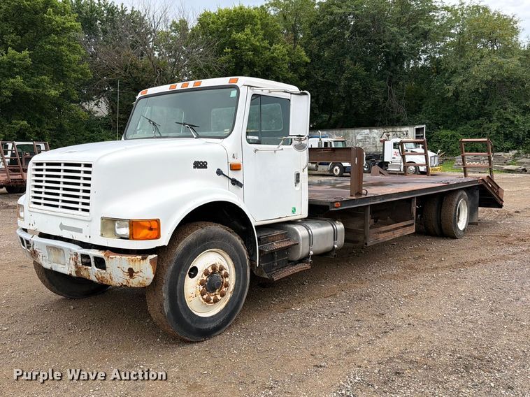 1994 International 4900 flatbed truck
