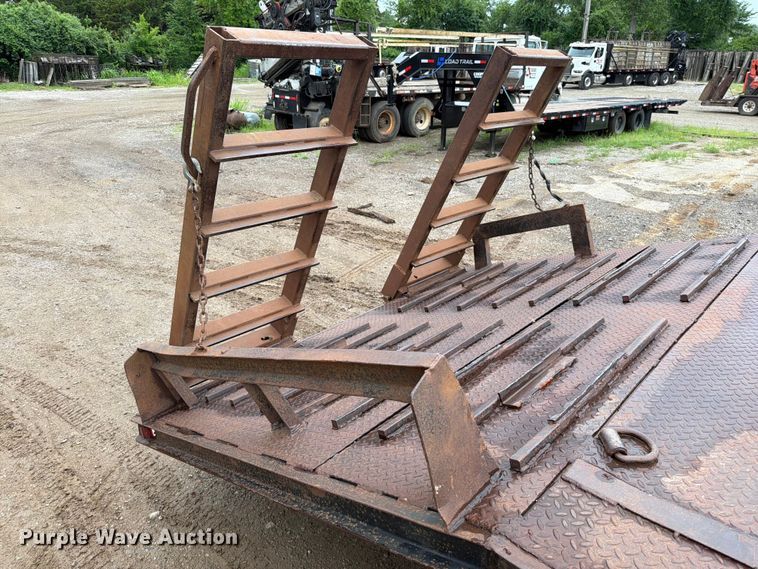 image for item EO8662 1994 International 4900 flatbed truck