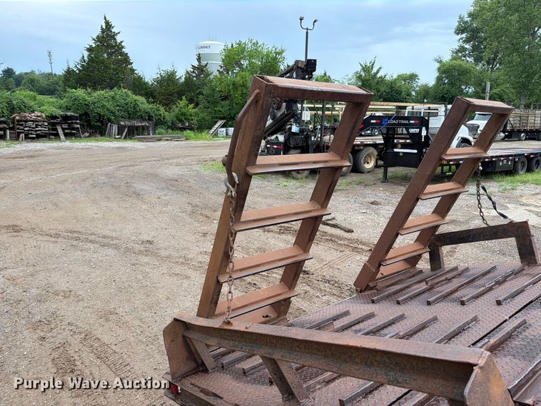 image for item EO8662 1994 International 4900 flatbed truck