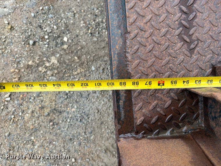 image for item EO8662 1994 International 4900 flatbed truck