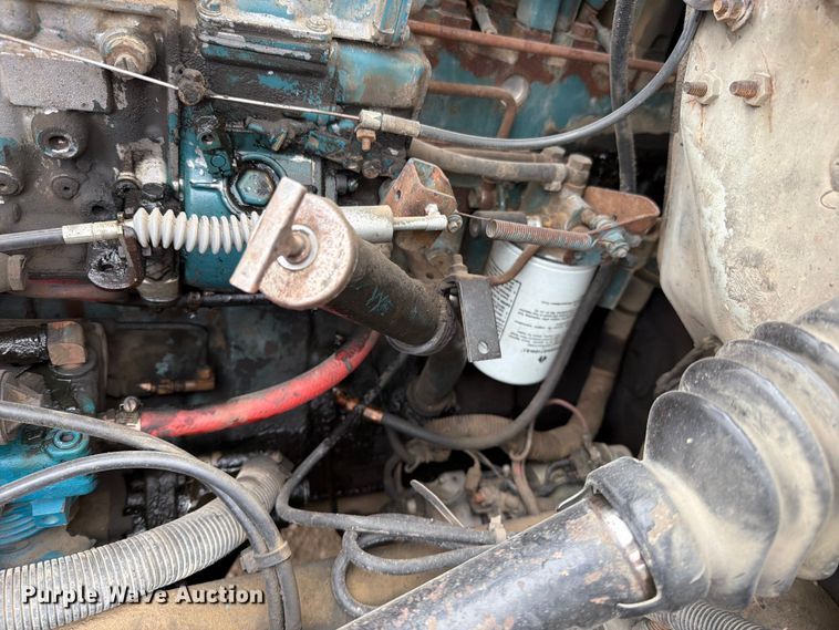 image for item EO8662 1994 International 4900 flatbed truck