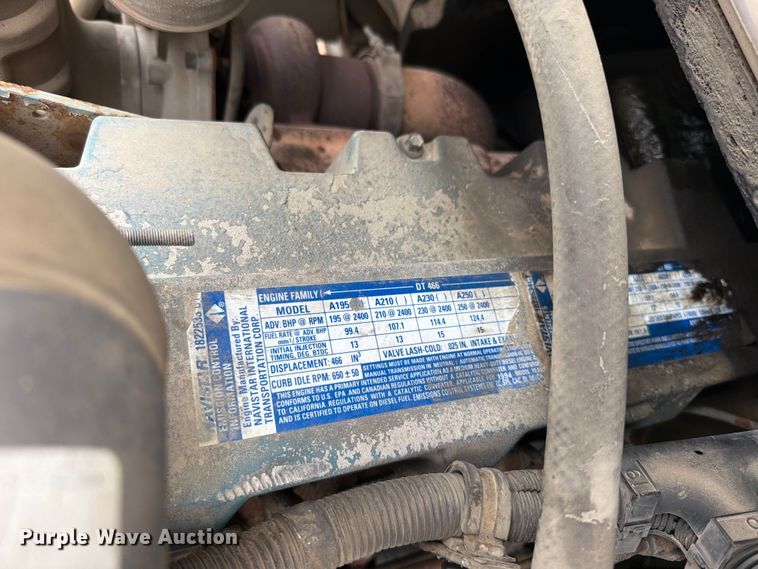 image for item EO8662 1994 International 4900 flatbed truck