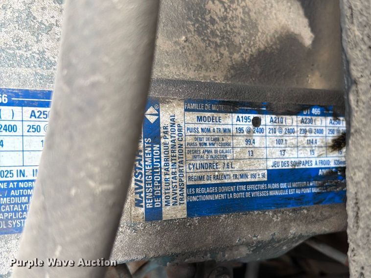 image for item EO8662 1994 International 4900 flatbed truck