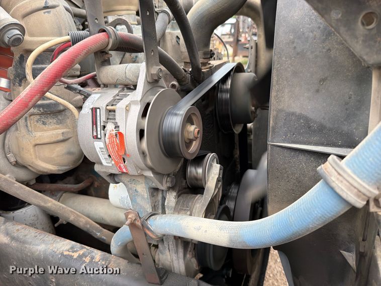 image for item EO8662 1994 International 4900 flatbed truck