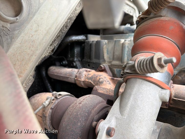 image for item EO8662 1994 International 4900 flatbed truck