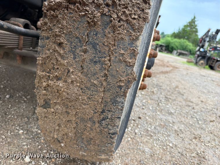 image for item EO8662 1994 International 4900 flatbed truck