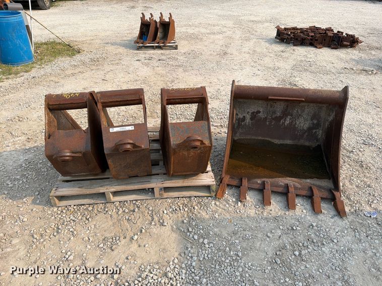 image for item EO8664 (4) CP backhoe buckets
