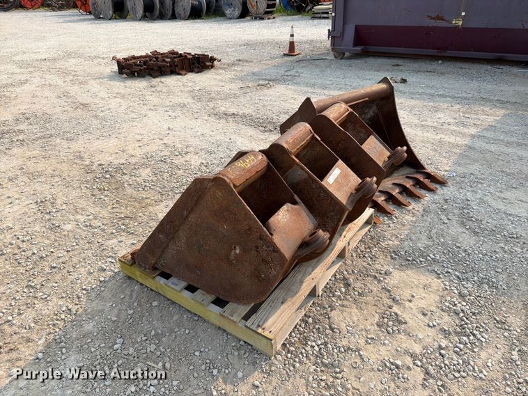 image for item EO8664 (4) CP backhoe buckets