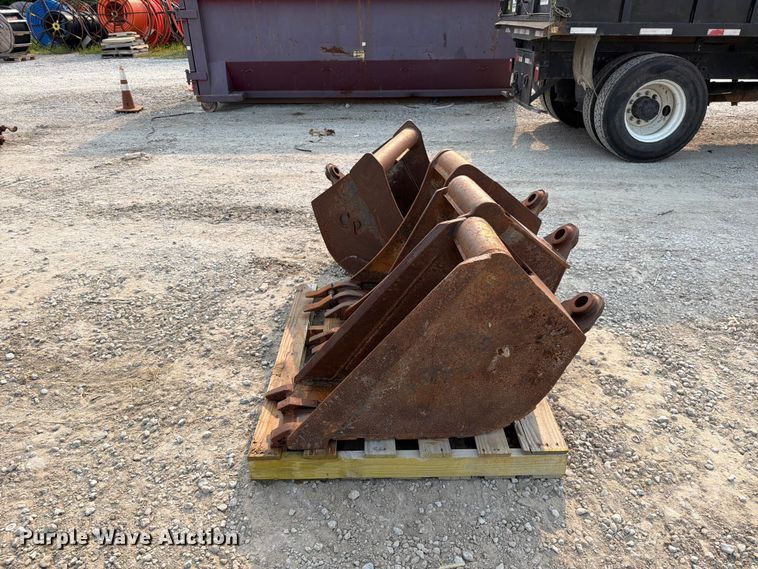image for item EO8664 (4) CP backhoe buckets