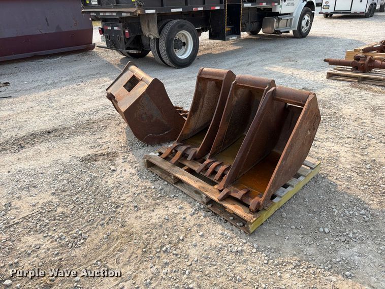 image for item EO8664 (4) CP backhoe buckets