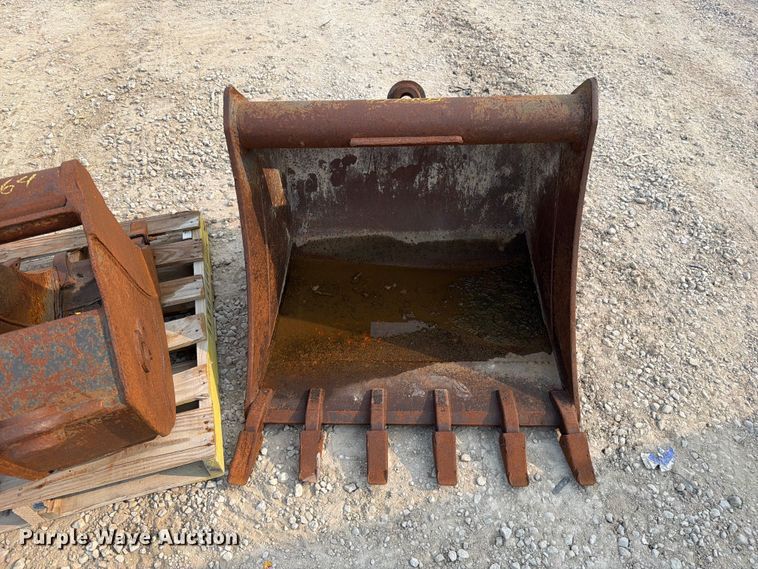 image for item EO8664 (4) CP backhoe buckets