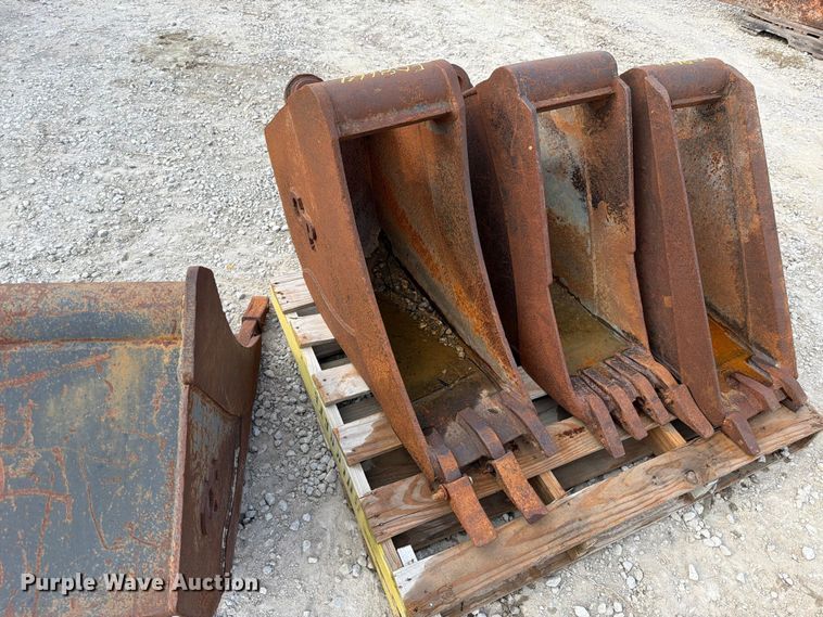 image for item EO8664 (4) CP backhoe buckets