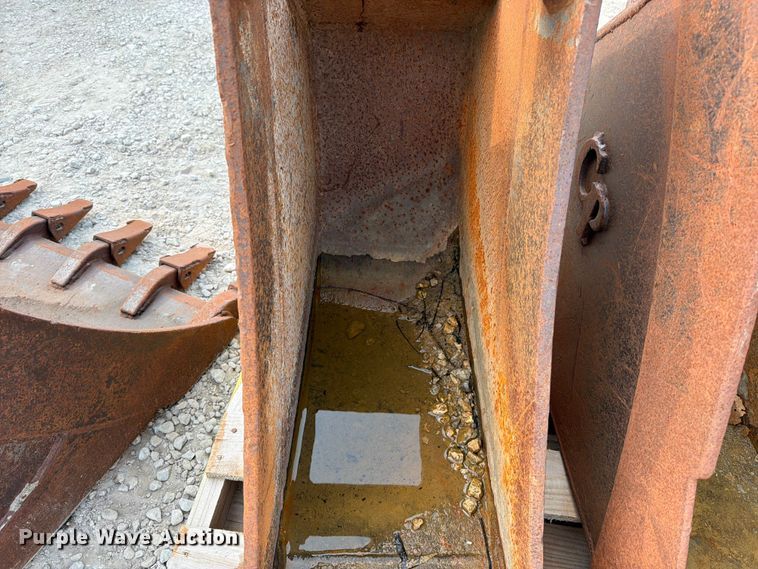 image for item EO8664 (4) CP backhoe buckets