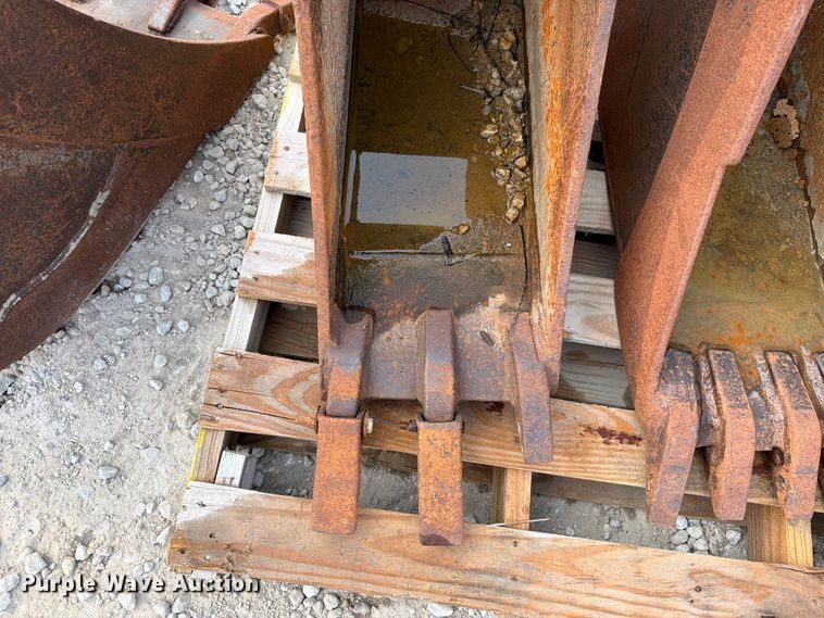 image for item EO8664 (4) CP backhoe buckets