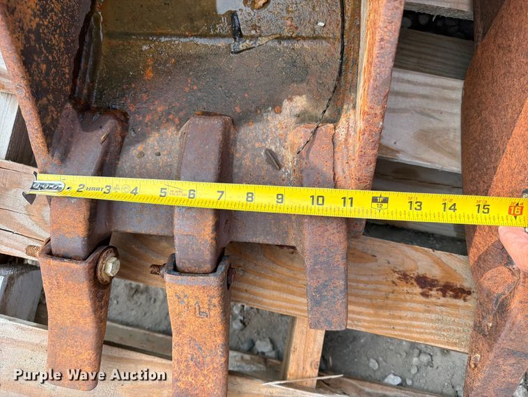 image for item EO8664 (4) CP backhoe buckets
