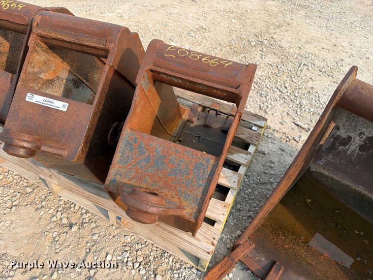 image for item EO8664 (4) CP backhoe buckets