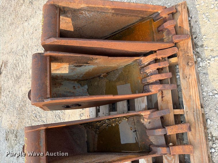 image for item EO8664 (4) CP backhoe buckets