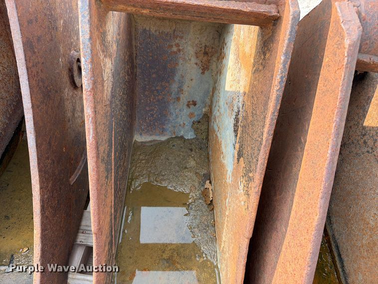 image for item EO8664 (4) CP backhoe buckets
