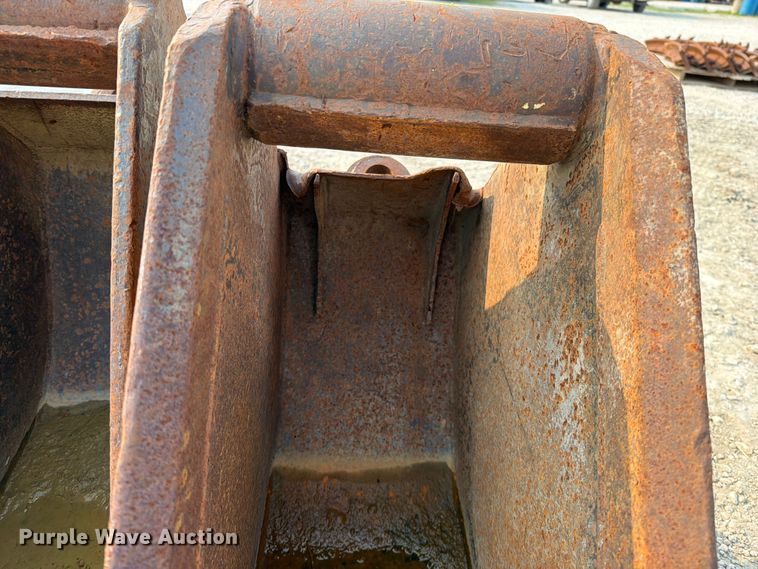 image for item EO8664 (4) CP backhoe buckets