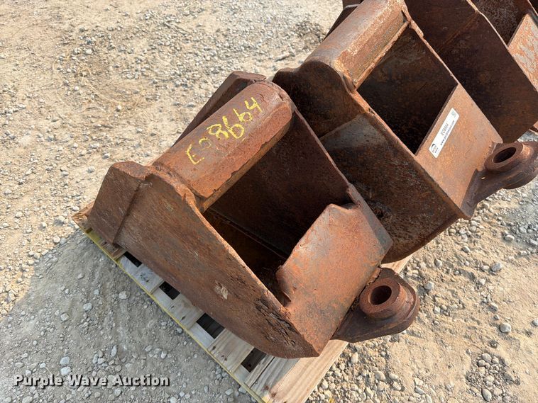 image for item EO8664 (4) CP backhoe buckets