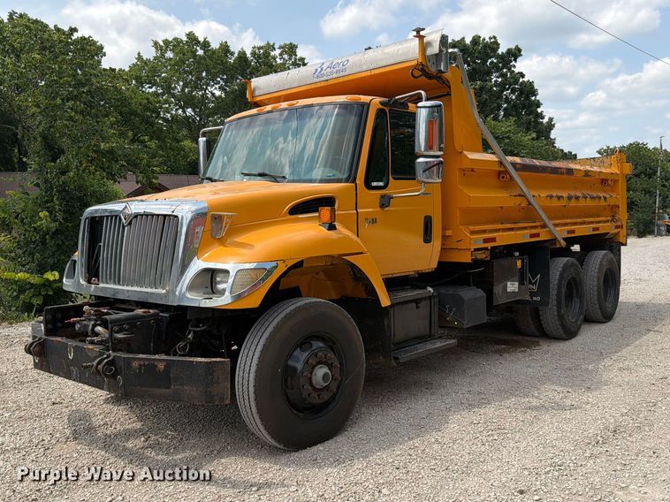 2006 International 7400 dump truck