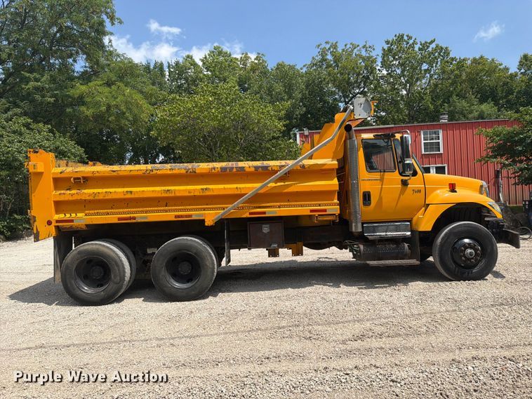 image for item EO8666 2006 International 7400 dump truck