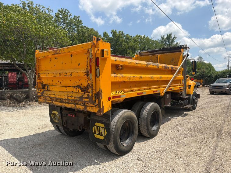 image for item EO8666 2006 International 7400 dump truck