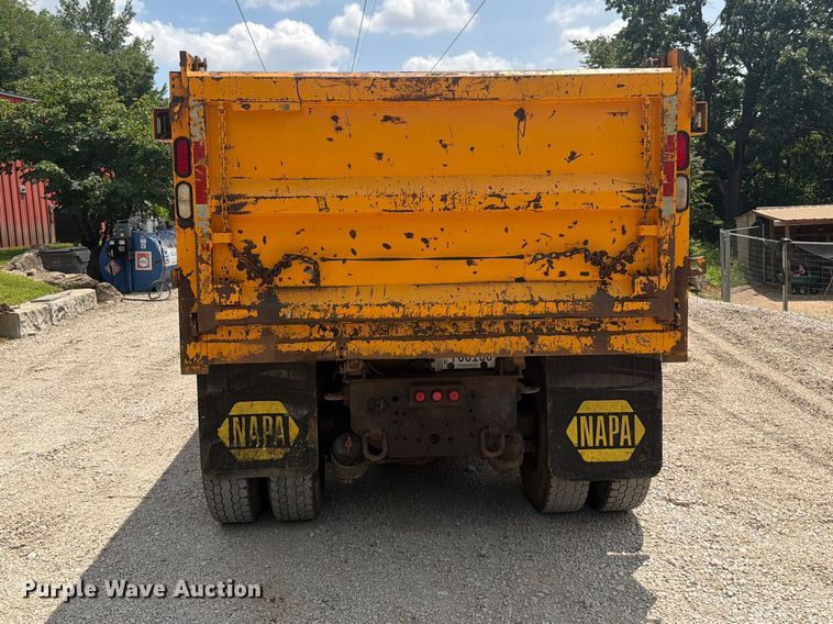 image for item EO8666 2006 International 7400 dump truck