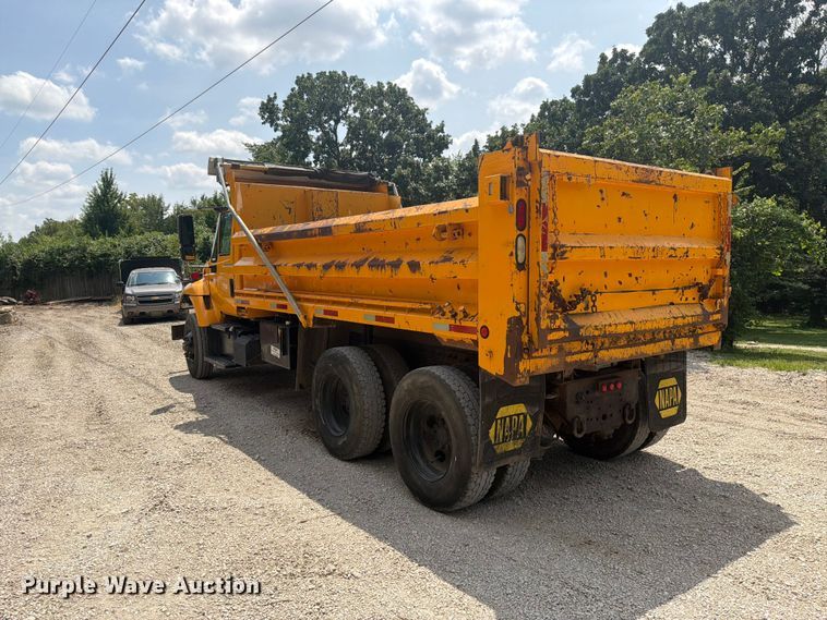 image for item EO8666 2006 International 7400 dump truck