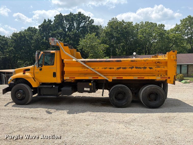 image for item EO8666 2006 International 7400 dump truck