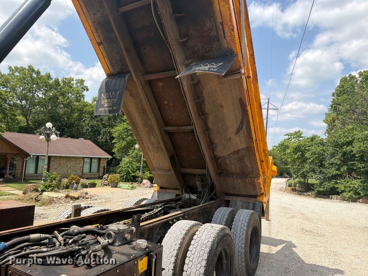 image for item EO8666 2006 International 7400 dump truck
