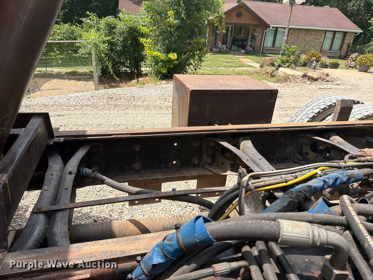 image for item EO8666 2006 International 7400 dump truck