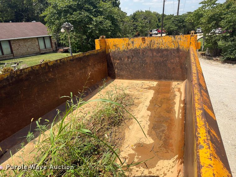 image for item EO8666 2006 International 7400 dump truck