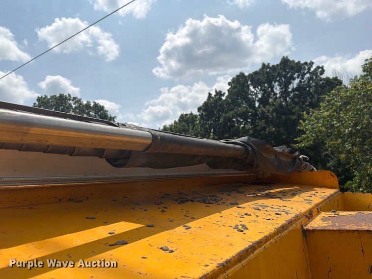image for item EO8666 2006 International 7400 dump truck