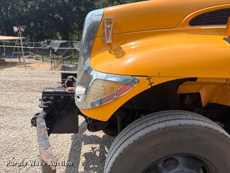image for item EO8666 2006 International 7400 dump truck