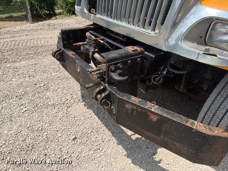 image for item EO8666 2006 International 7400 dump truck