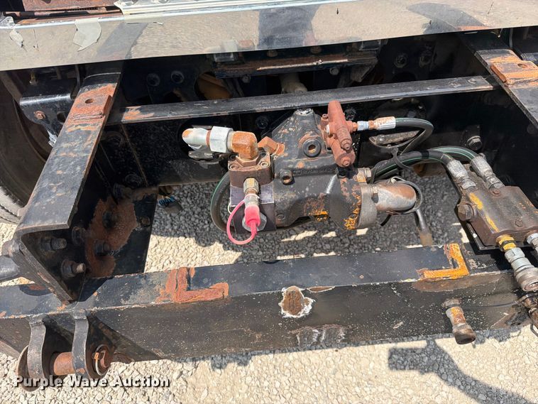 image for item EO8666 2006 International 7400 dump truck