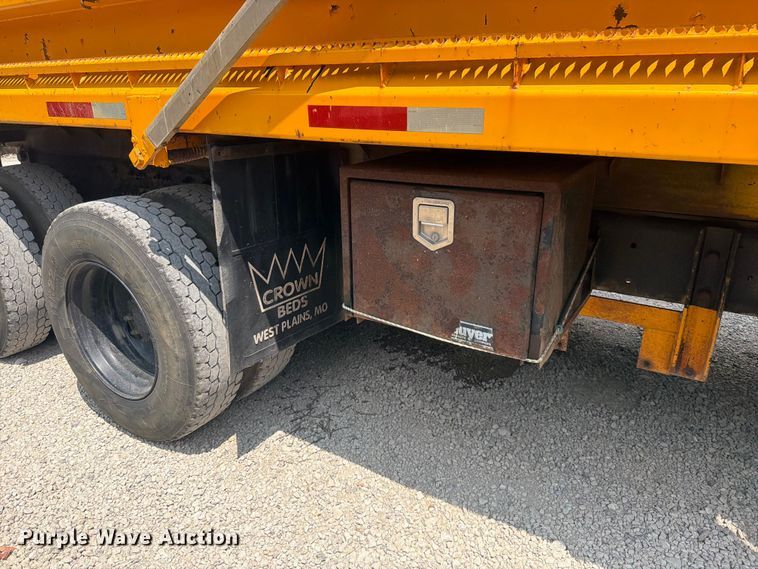 image for item EO8666 2006 International 7400 dump truck