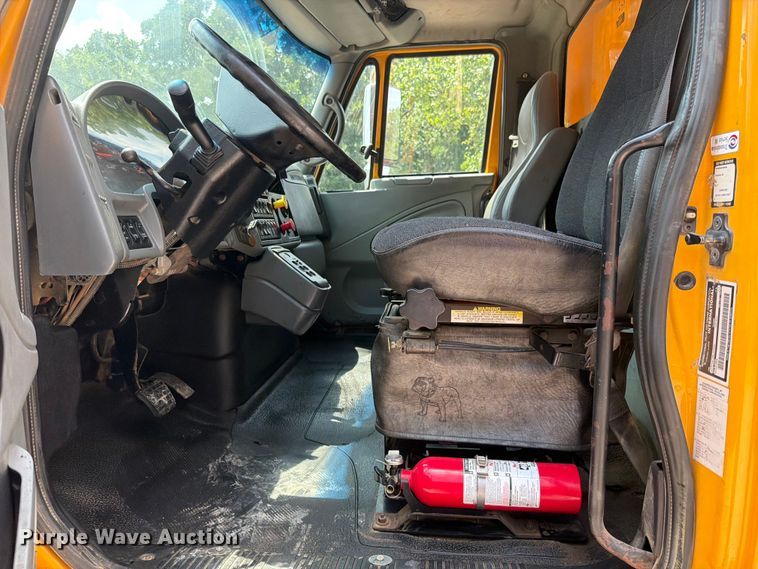 image for item EO8666 2006 International 7400 dump truck