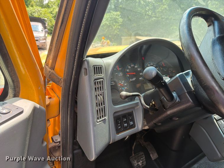image for item EO8666 2006 International 7400 dump truck