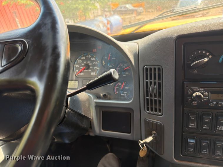 image for item EO8666 2006 International 7400 dump truck