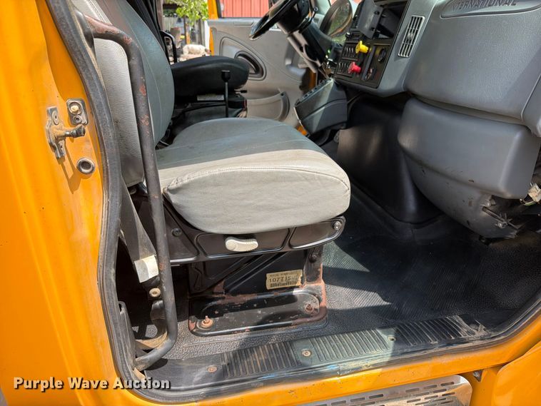 image for item EO8666 2006 International 7400 dump truck