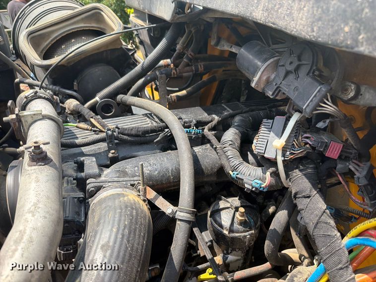 image for item EO8666 2006 International 7400 dump truck